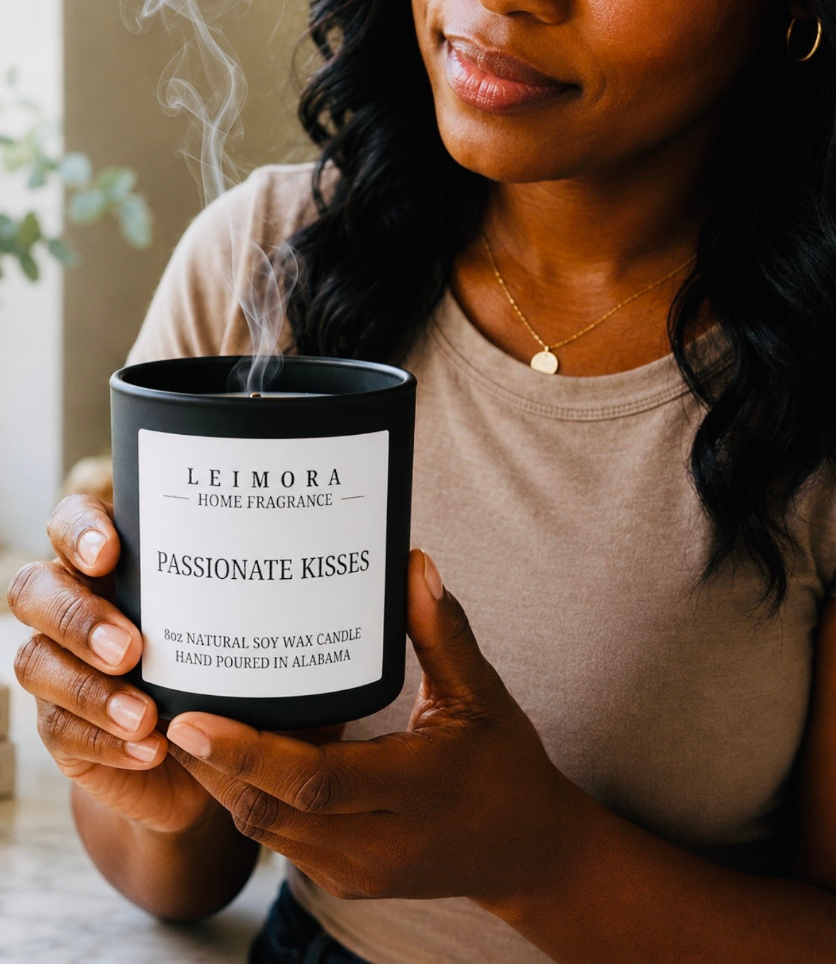 Passionate Kisses Luxury Soy Candle – Romantic Fruit & Floral Scent