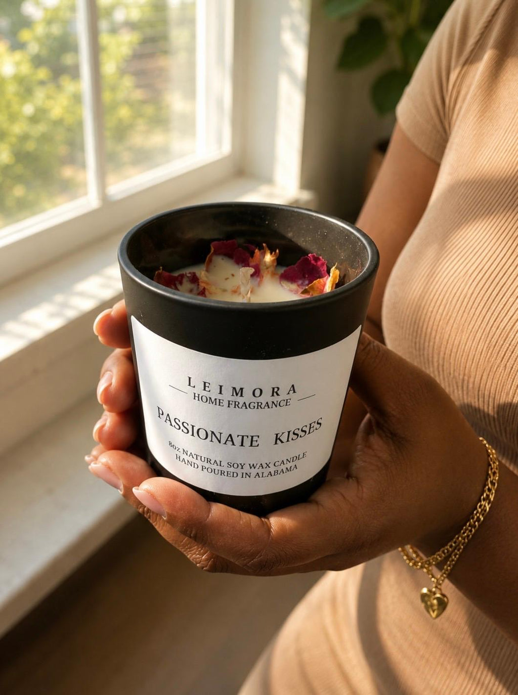 Passionate Kisses Luxury Soy Candle – Romantic Fruit & Floral Scent